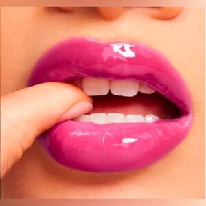 Limited Edition BUXOM FULL-ON PLUMPING LIP CREAM in color BERRY SPRITZ